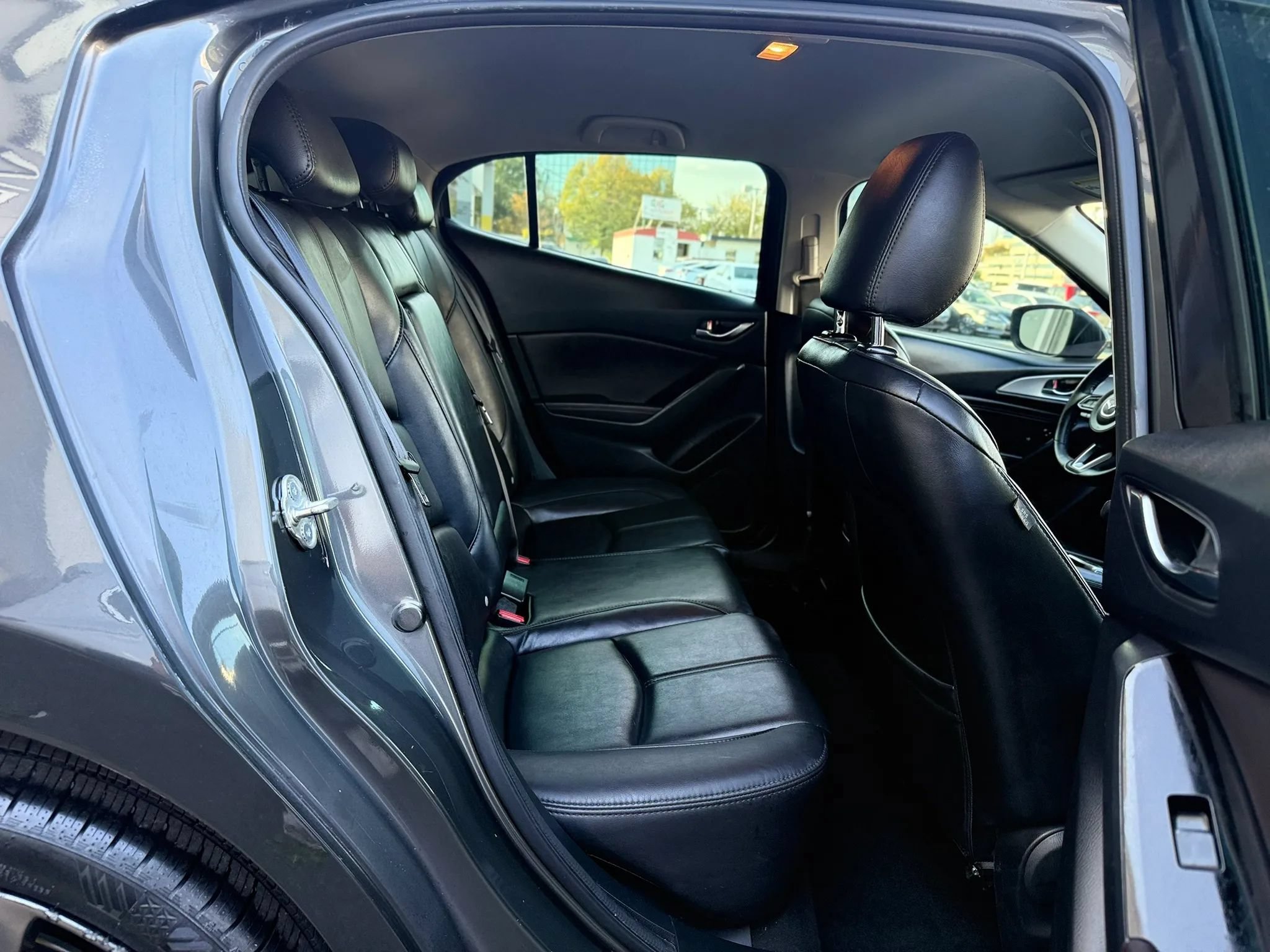 Used 2018 MAZDA MAZDA3 Touring FWD image 30