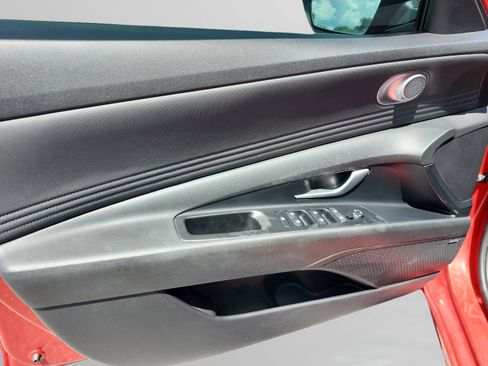 Certified 2021 Hyundai Elantra Limited FWD image 16