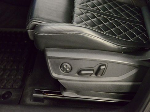 Used 2018 Audi SQ5 Prestige w/ Prestige Package image 27