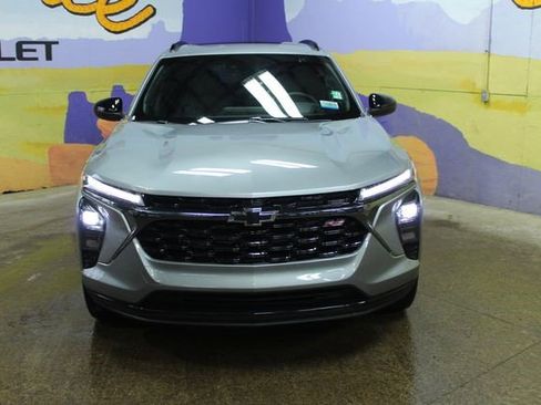 Certified 2025 Chevrolet Trax RS w/ Sunroof Package FWD image 7