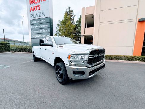 Used 2020 RAM 3500 Tradesman w/ Chrome Appearance Group image 7