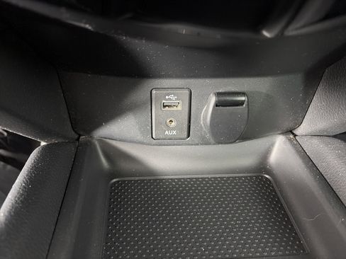 Used 2017 Nissan Rogue SV w/ SV Premium Package image 21