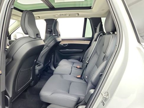 Certified 2025 Volvo XC90 B6 Plus image 28