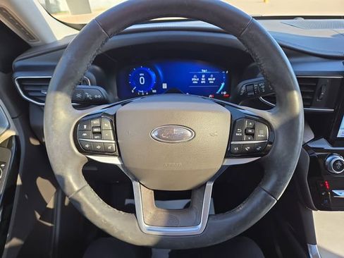 Used 2023 Ford Explorer Platinum w/ Premium Technology Package AWD/4WD image 20