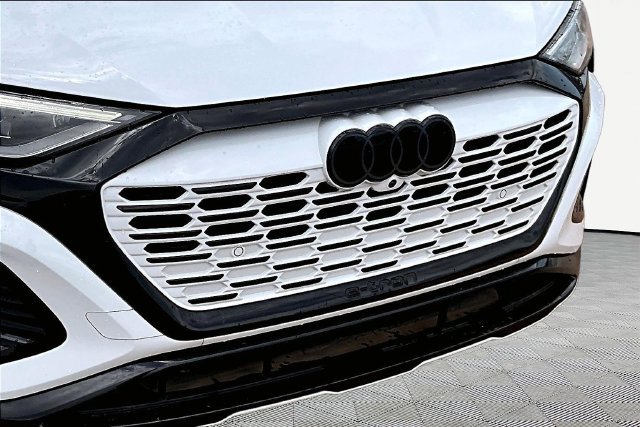 Used 2024 Audi Q8 e-tron Prestige AWD/4WD image 30