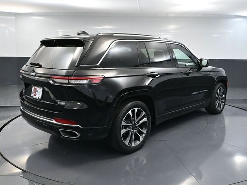 Used 2022 Jeep Grand Cherokee Overland w/ Luxury Tech Group IV image 6