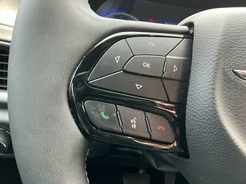Used 2025 Chrysler Pacifica Limited FWD image 21
