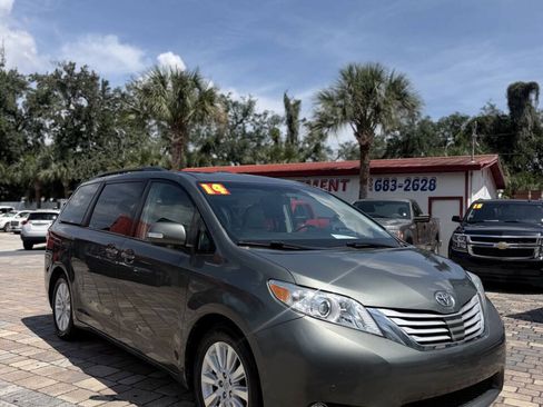 Used 2014 Toyota Sienna Limited w/ Limited Premium Package FWD image 1