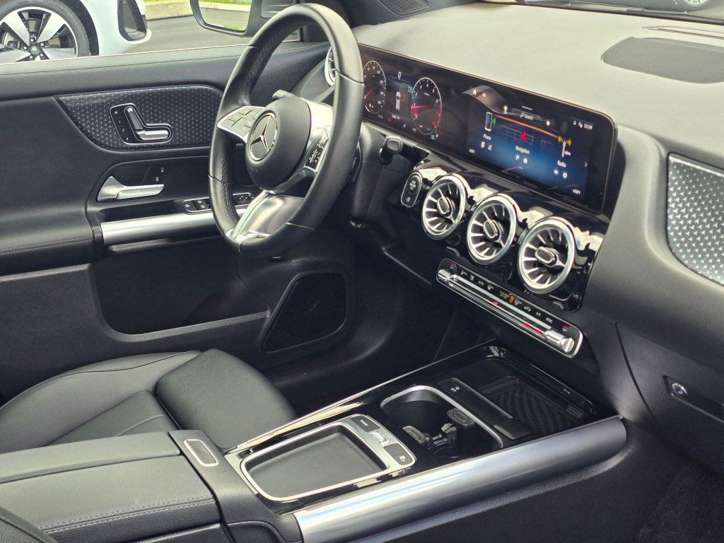 Used 2025 Mercedes-Benz GLA 250 4MATIC image 28