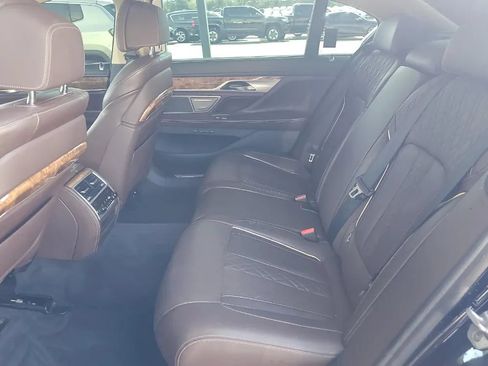Used 2019 BMW 750i xDrive w/ Luxury Rear Seating Package AWD/4WD image 14