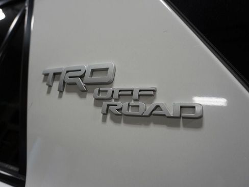 Used 2017 Toyota 4Runner TRD Off-Road AWD/4WD image 6