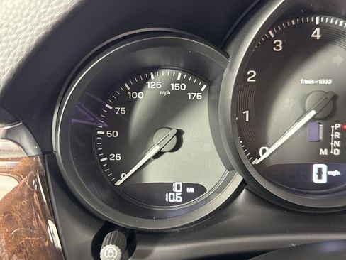 Certified 2025 Porsche Macan image 17