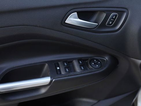 Used 2018 Ford Escape SE image 11