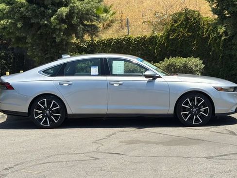 Used 2023 Honda Accord Touring image 3