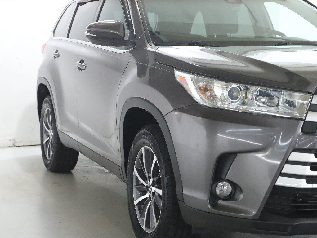 Used 2019 Toyota Highlander XLE FWD image 8