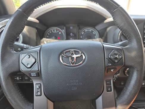 Used 2020 Toyota Tacoma TRD Sport w/ TRD Premium Sport Package AWD/4WD image 17
