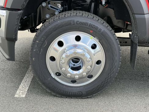 New 2025 Ford F450 XLT w/ XLT Value Package image 7