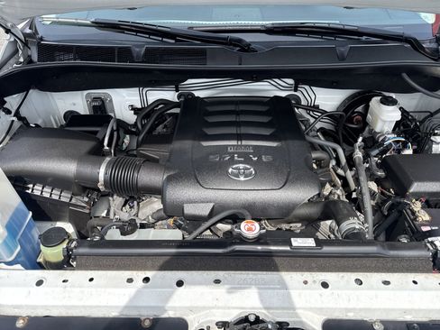 Used 2020 Toyota Tundra SR5 w/ TRD Off-Road Package AWD/4WD image 11