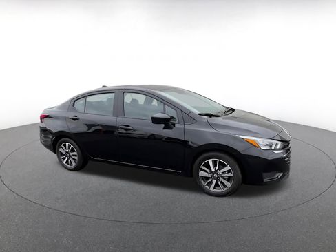 Used 2025 Nissan Versa SV FWD image 2