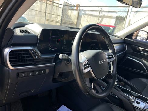Used 2025 Kia Telluride S image 8