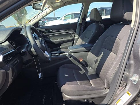Used 2025 Nissan Altima 2.5 SV w/ SV Special Edition Package FWD image 3
