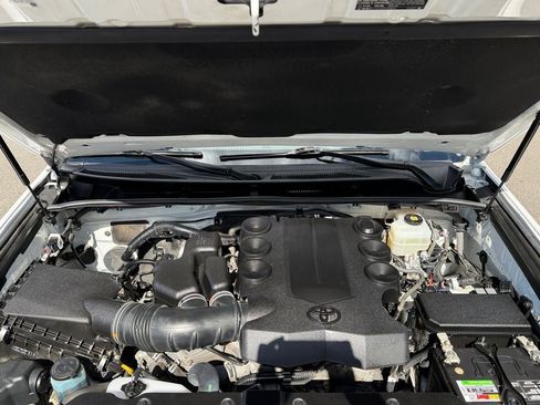 Used 2019 Toyota 4Runner SR5 AWD/4WD image 28