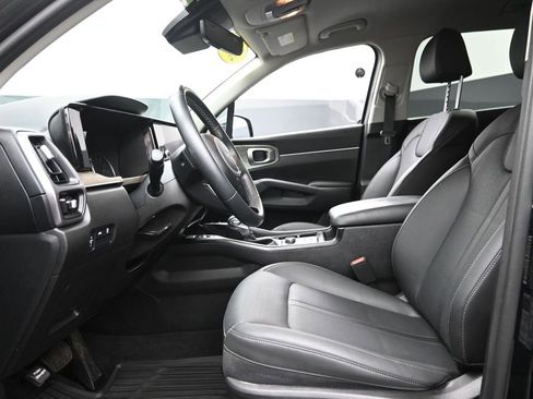 Used 2023 Kia Sorento S image 17