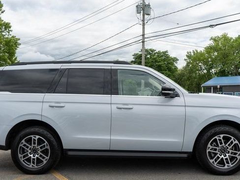 Used 2025 Ford Expedition Active AWD/4WD image 5
