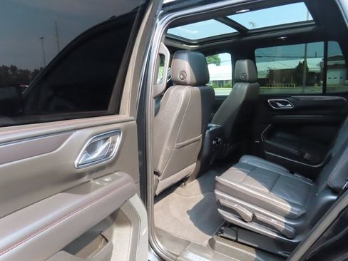 Used 2022 Chevrolet Tahoe RST w/ Luxury Package AWD/4WD image 20