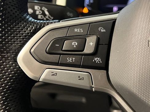 Used 2023 Volkswagen Atlas Cross Sport SEL R-Line AWD/4WD image 21