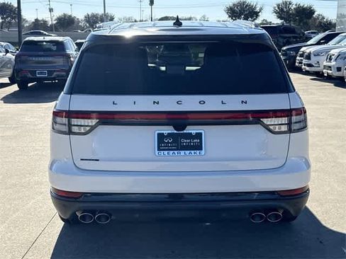 Used 2020 Lincoln Aviator Reserve w/ Equipment Group 202A image 4