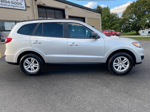 Used 2011 Hyundai Santa Fe GLS FWD image 2