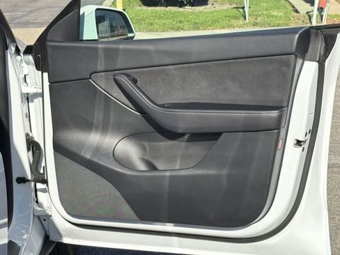 Used 2022 Tesla Model Y Long Range image 33