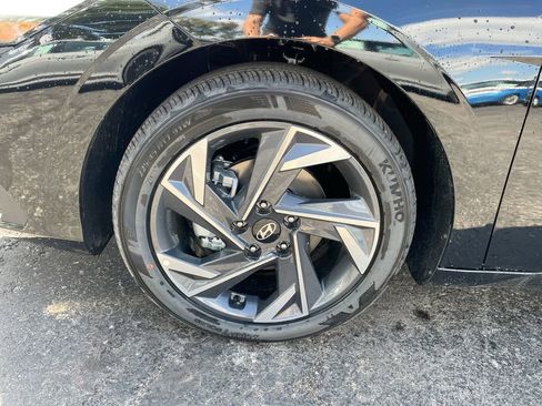 Used 2025 Hyundai Elantra Sport image 36