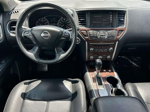 Used 2017 Nissan Pathfinder Platinum w/ Family Entertainment Package FWD image 14
