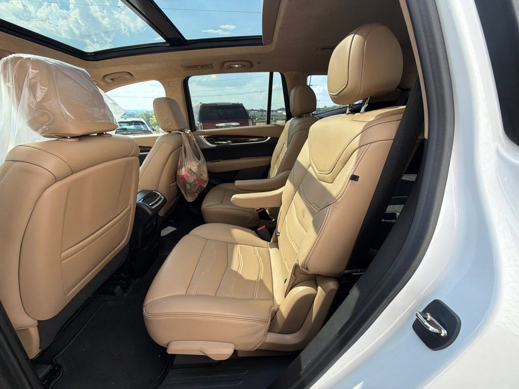 Used 2023 Cadillac XT6 Sport w/ Platinum Package AWD/4WD image 7