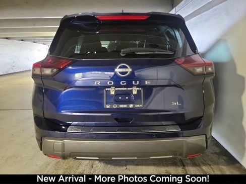 Certified 2025 Nissan Rogue SL FWD image 4