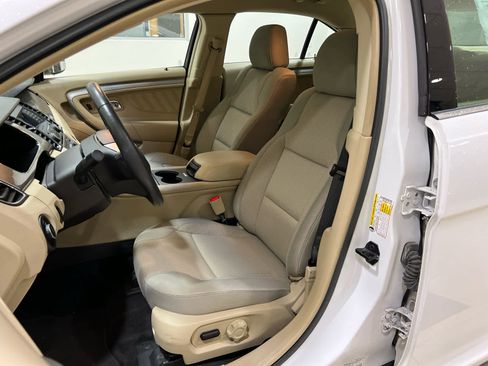 Used 2018 Ford Taurus SEL FWD image 13