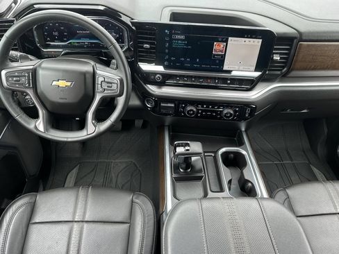Used 2025 Chevrolet Silverado 1500 High Country AWD/4WD image 3