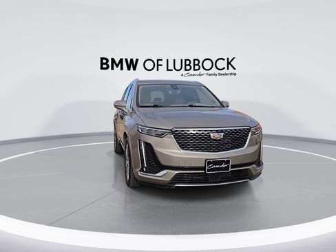 Used 2022 Cadillac XT6 Premium Luxury w/ Platinum Package image 2