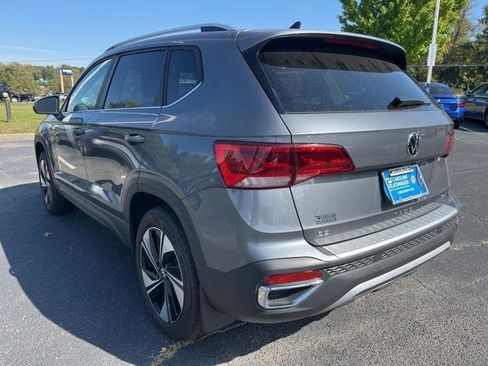 New 2024 Volkswagen Taos SE image 3