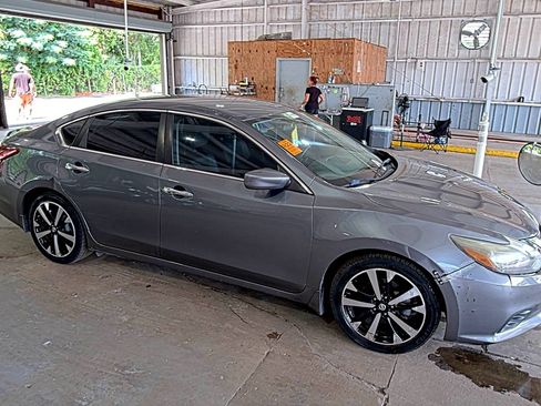 Used 2018 Nissan Altima 2.5 SR FWD image 5