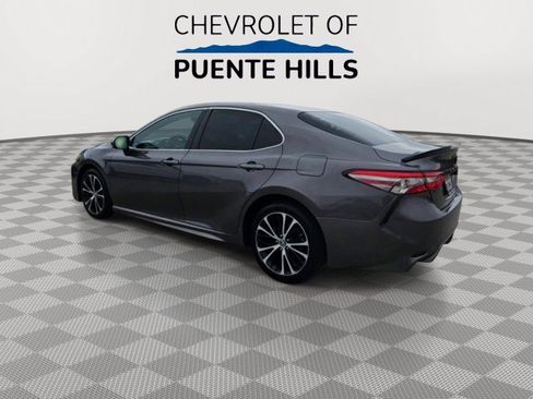 Used 2018 Toyota Camry SE FWD image 6