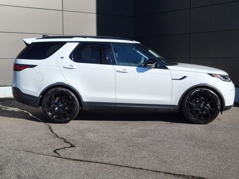 Used 2024 Land Rover Discovery S image 9