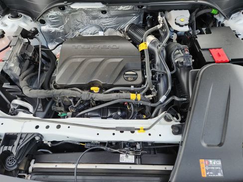 Used 2025 Chevrolet Trax ACTIV FWD image 31