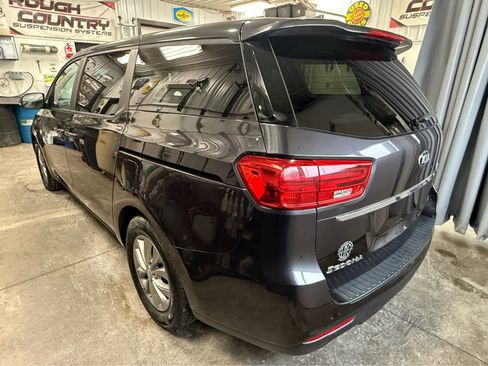 Used 2021 Kia Sedona LX image 4