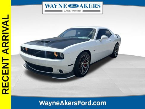 Used 2015 Dodge Challenger SRT image 1