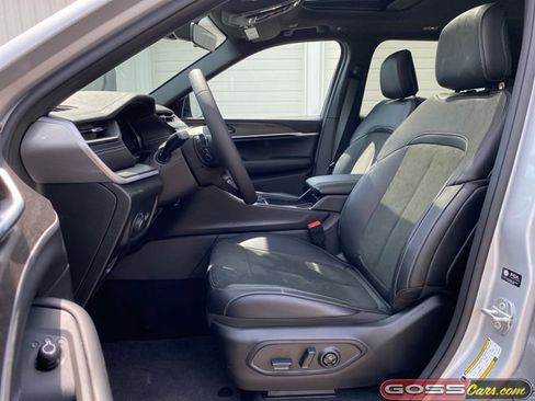 New 2026 Jeep Grand Cherokee Altitude AWD/4WD image 25