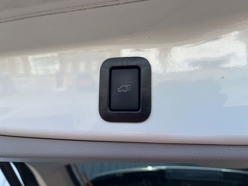 Used 2019 Toyota Highlander Limited FWD image 33