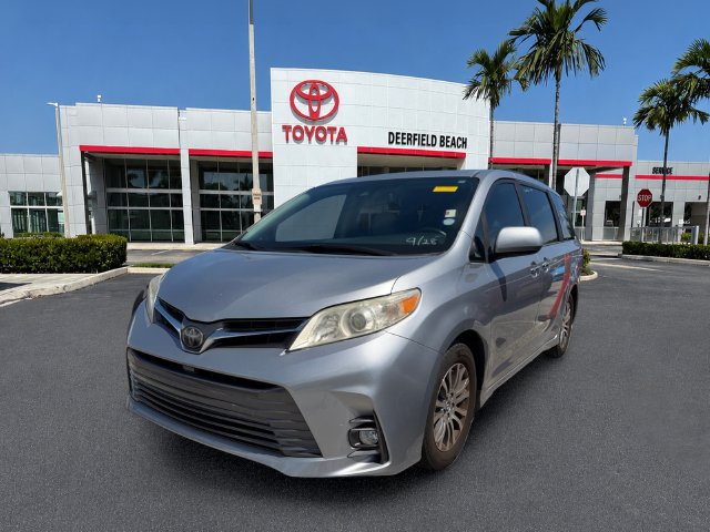 Used 2018 Toyota Sienna XLE Premium FWD image 3